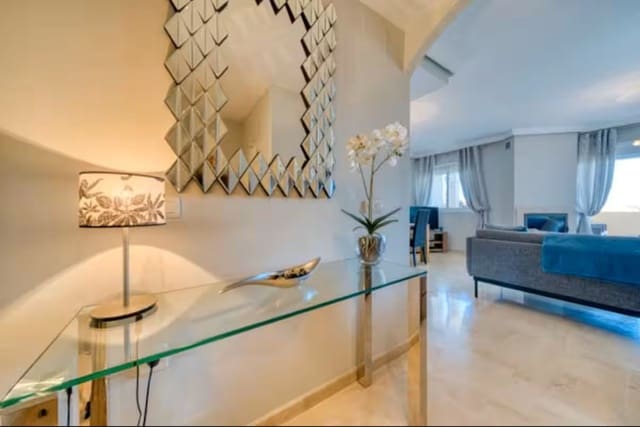 2 bedroom Apartment for rent in La Duquesa / Puerto de la Duquesa, Manilva with pool garage - € 1,300 (Ref: 9409684)