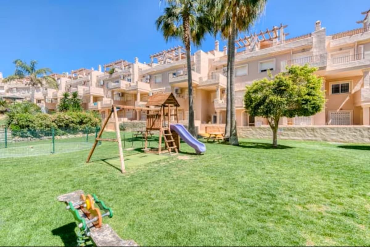 2 soverom Leilighet til leie i La Duquesa / Puerto de la Duquesa med svømmebasseng garasje - € 1 300 (Ref: 9409684)