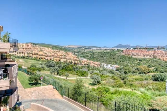 2 bedroom Apartment for rent in La Duquesa / Puerto de la Duquesa, Manilva with pool garage - € 1,300 (Ref: 9409684)