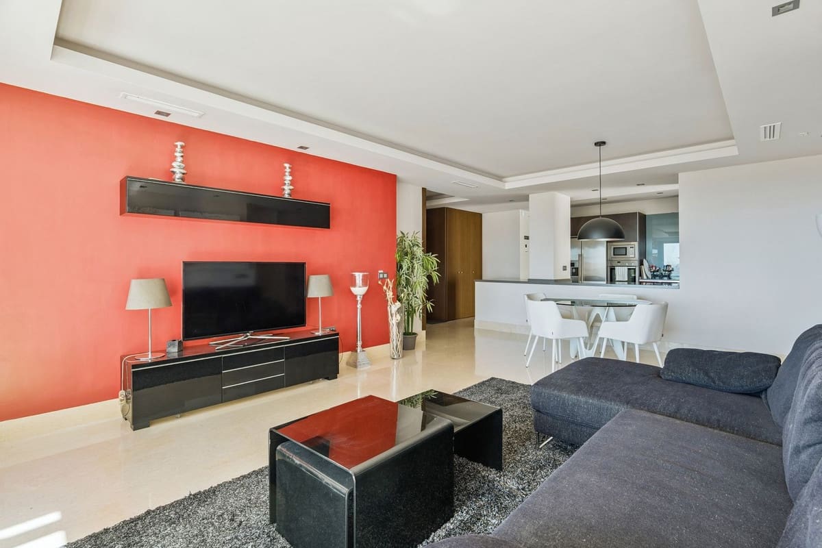 2 bedroom Apartment for sale in Marbella with pool garage - € 675,000 (Ref: 9409852)