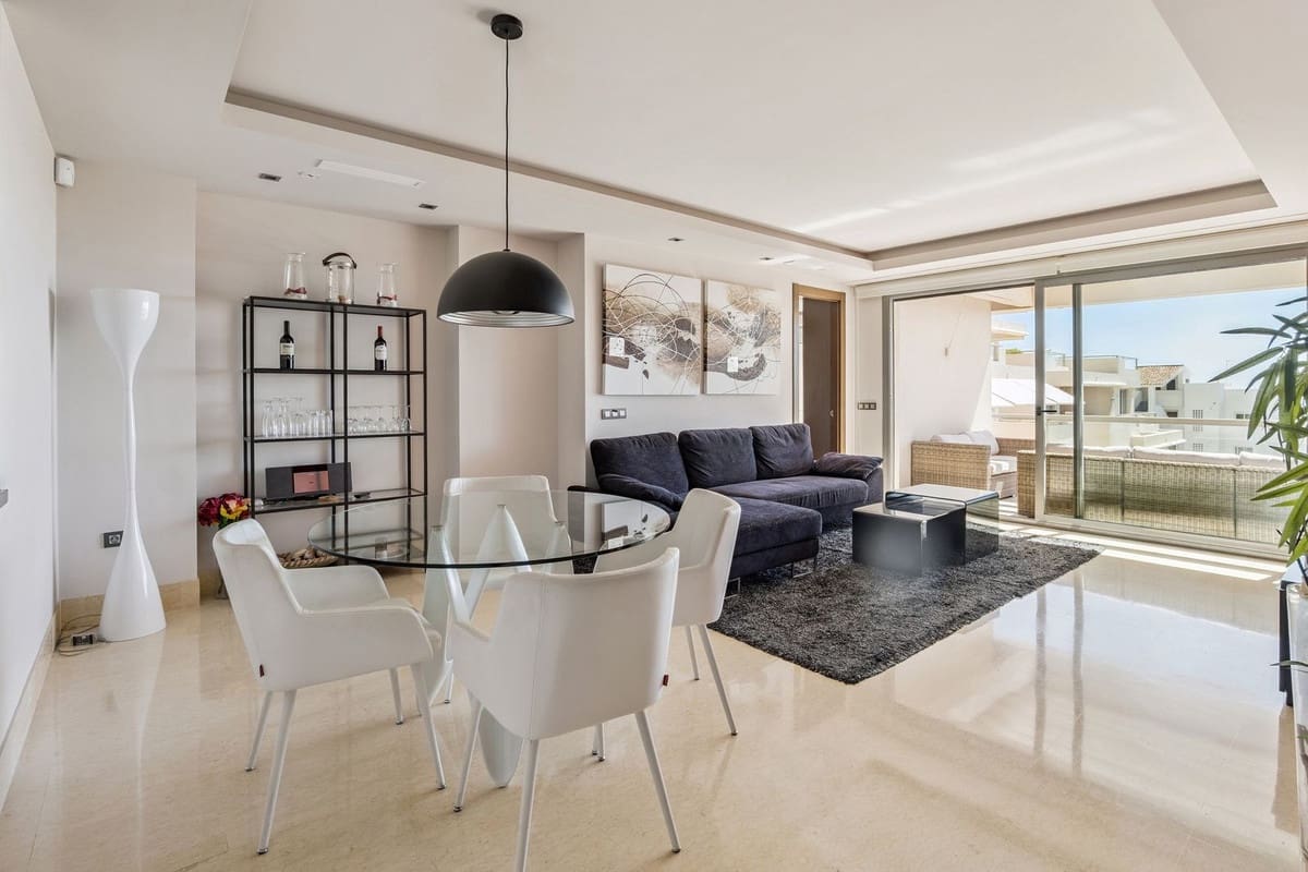 2 bedroom Apartment for sale in Marbella with pool garage - € 675,000 (Ref: 9409852)