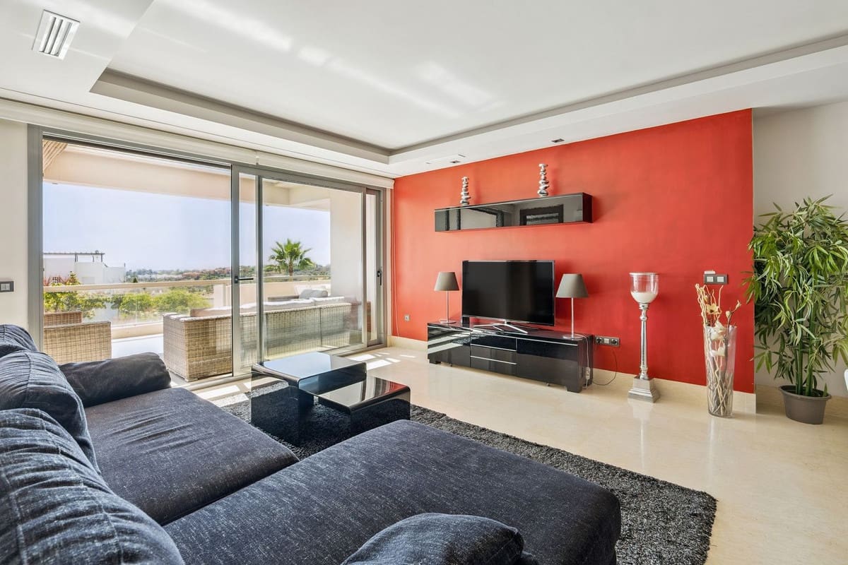 2 bedroom Apartment for sale in Marbella with pool garage - € 675,000 (Ref: 9409852)