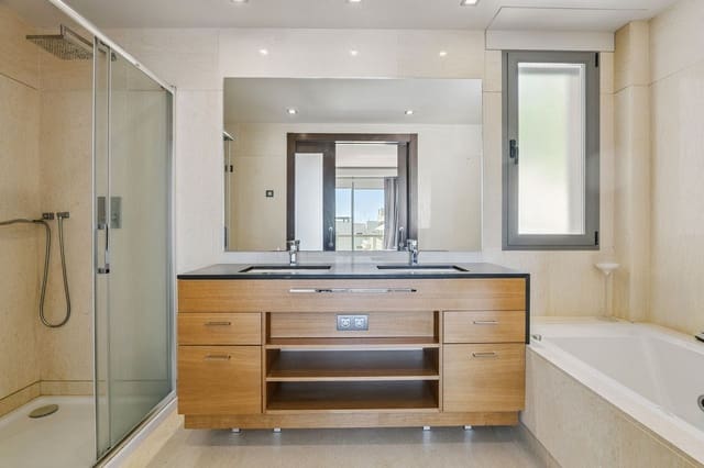 2 soveværelse Lejlighed til salg i Marbella med swimmingpool garage - € 675.000 (Ref: 9409852)