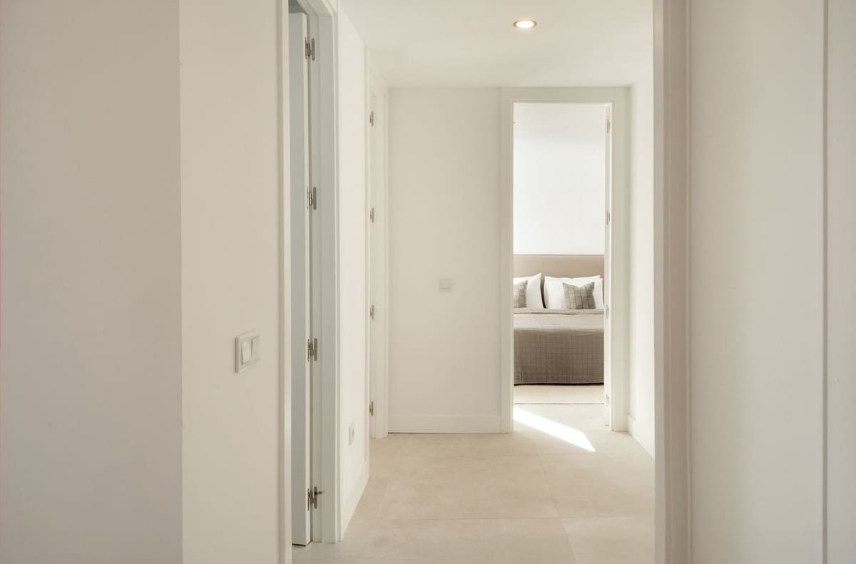 3 bedroom Apartment for sale in Estepona with garage - € 975,000 (Ref: 9409982)