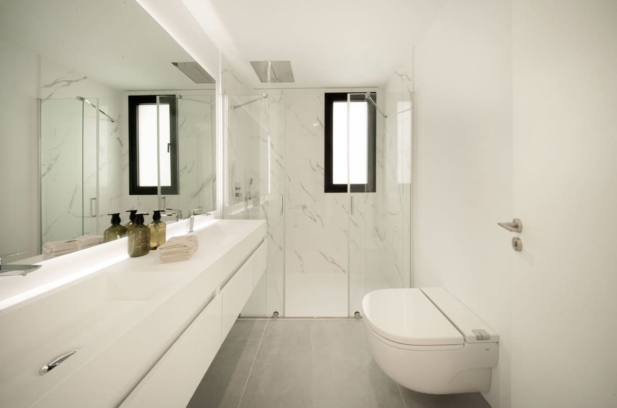 3 bedroom Apartment for sale in Estepona with garage - € 975,000 (Ref: 9409982)