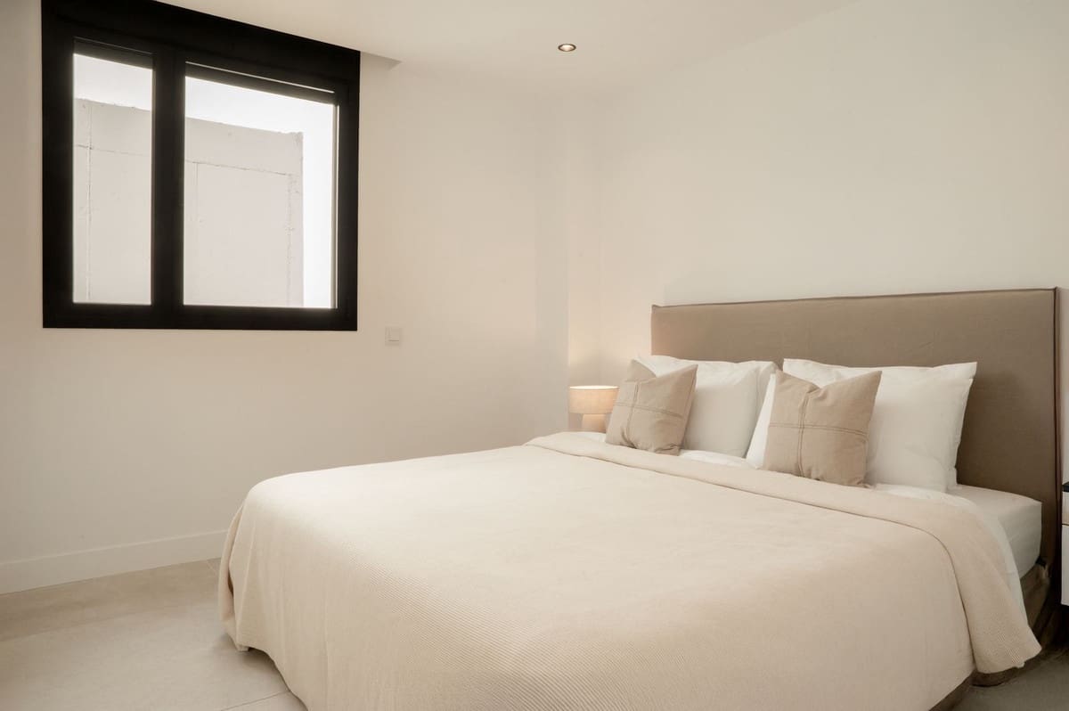 3 bedroom Apartment for sale in Estepona with garage - € 975,000 (Ref: 9409982)