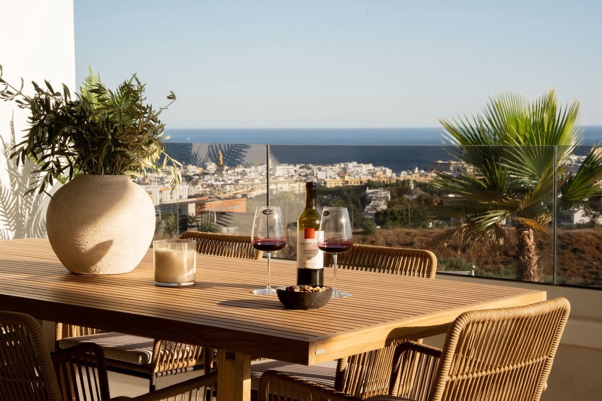 3 bedroom Apartment for sale in Estepona with garage - € 975,000 (Ref: 9409982)