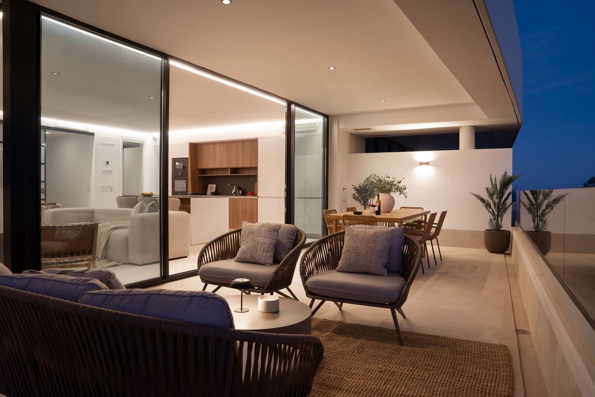 3 bedroom Apartment for sale in Estepona with garage - € 975,000 (Ref: 9409982)