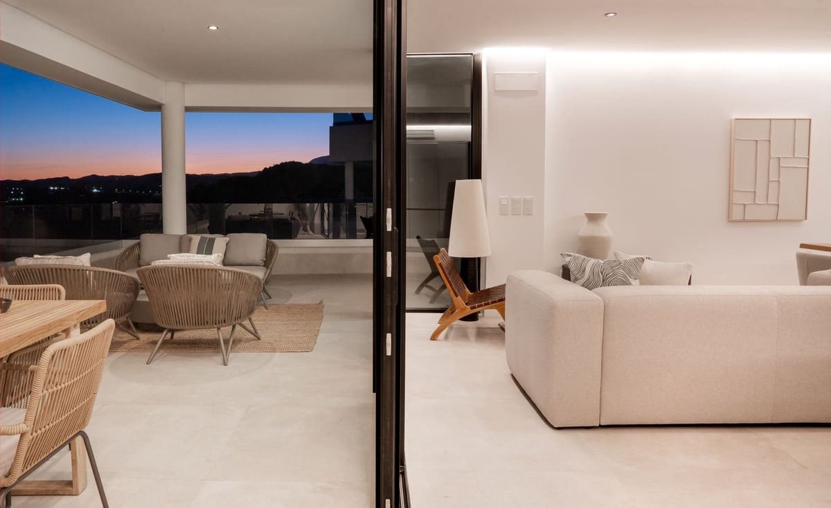 3 bedroom Apartment for sale in Estepona with garage - € 975,000 (Ref: 9409982)