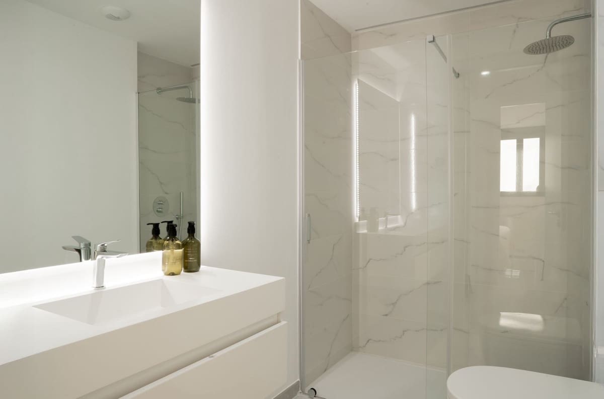 3 bedroom Apartment for sale in Estepona with garage - € 975,000 (Ref: 9409982)