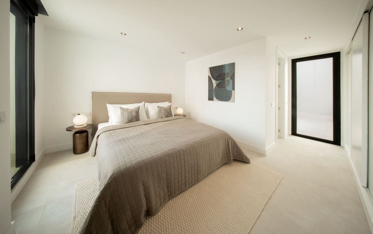 3 bedroom Apartment for sale in Estepona with garage - € 975,000 (Ref: 9409982)