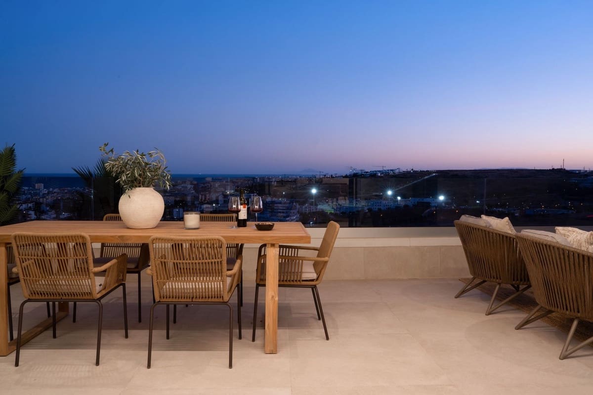 3 bedroom Apartment for sale in Estepona with garage - € 975,000 (Ref: 9409982)