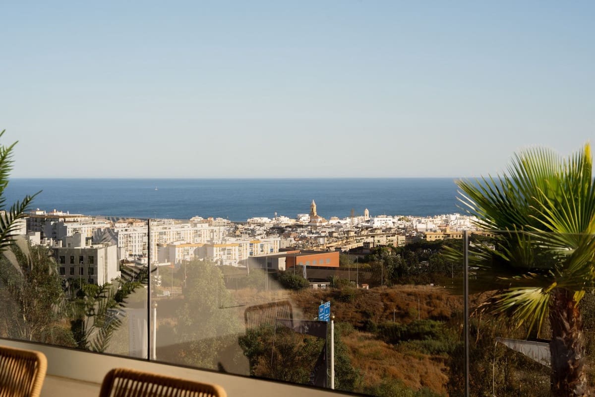 3 makuuhuone Huoneisto myytävänä paikassa Estepona mukana 
autotalli - 975 000 € (Ref: 9409982)