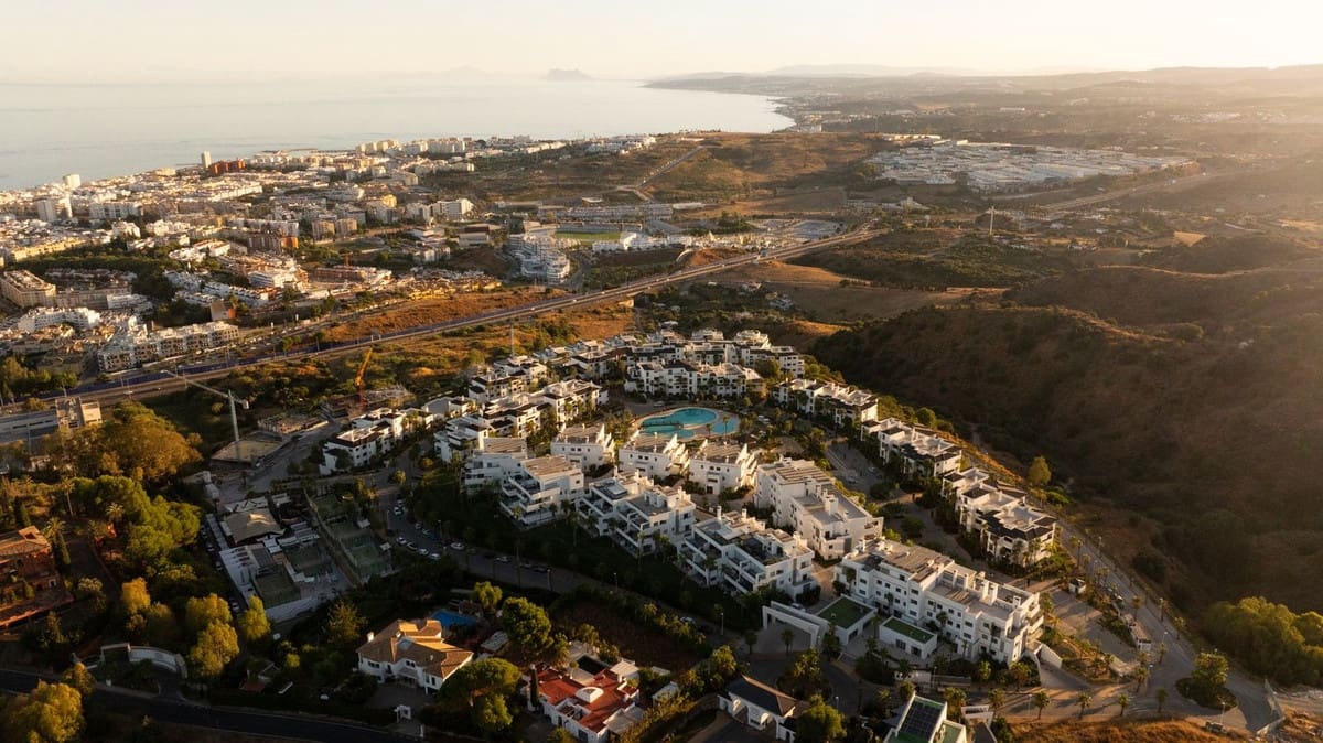 3 makuuhuone Huoneisto myytävänä paikassa Estepona mukana 
autotalli - 975 000 € (Ref: 9409982)