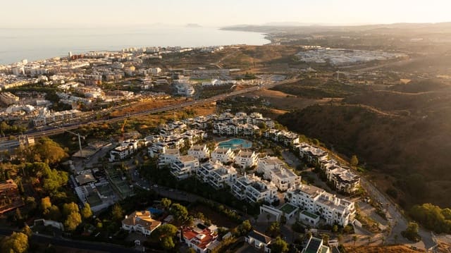 3 makuuhuone Huoneisto myytävänä paikassa Estepona mukana 
autotalli - 975 000 € (Ref: 9409982)