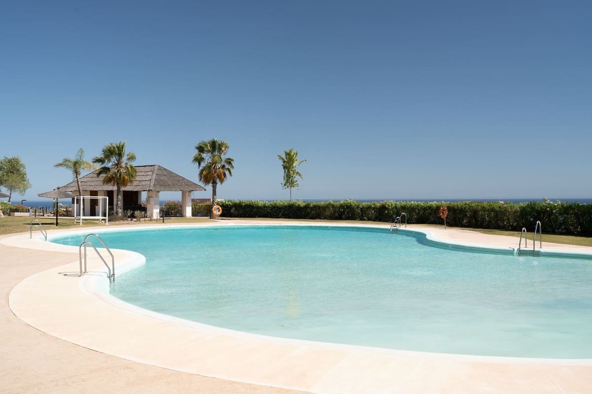 3 makuuhuone Huoneisto myytävänä paikassa Estepona mukana 
autotalli - 975 000 € (Ref: 9409982)
