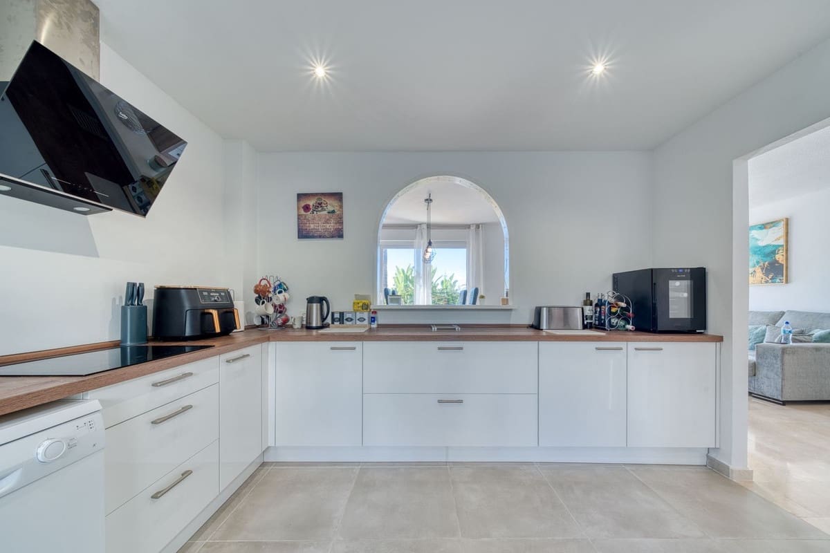 3 quarto Casa em Banda para venda em Estepona com piscina garagem - 499 950 € (Ref: 9412745)