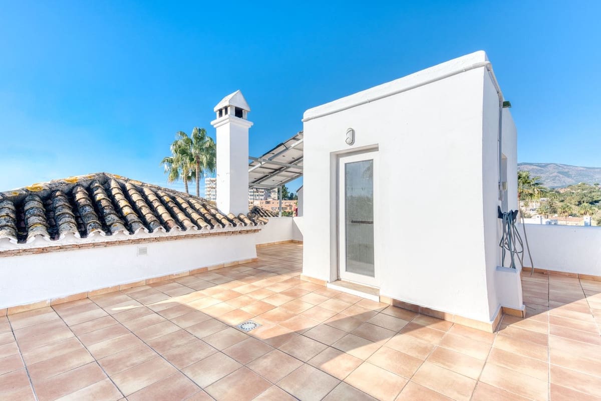 3 quarto Casa em Banda para venda em Estepona com piscina garagem - 499 950 € (Ref: 9412745)