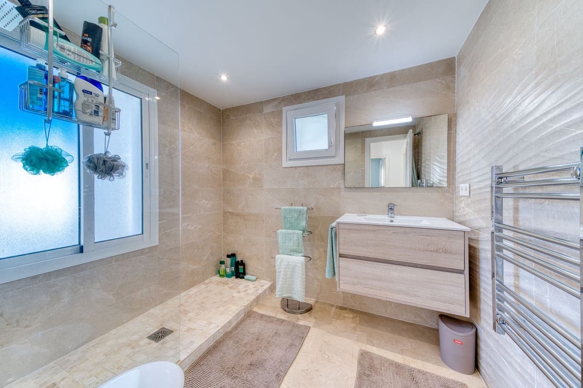 3 quarto Casa em Banda para venda em Estepona com piscina garagem - 499 950 € (Ref: 9412745)