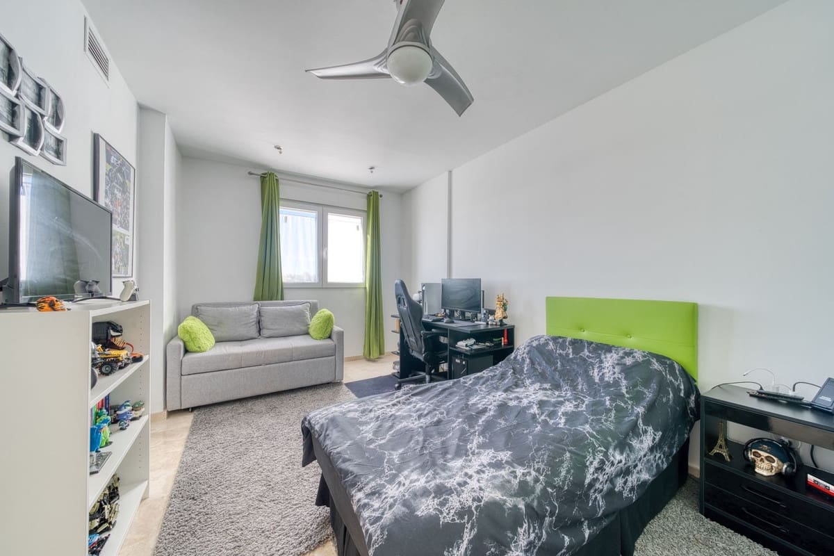 3 quarto Casa em Banda para venda em Estepona com piscina garagem - 499 950 € (Ref: 9412745)