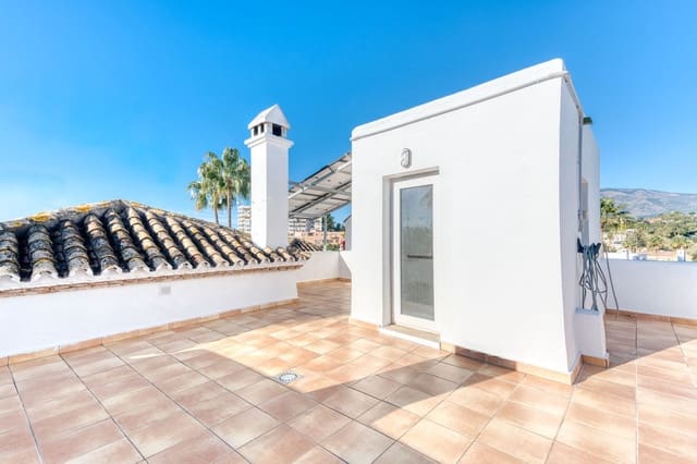 3 quarto Casa em Banda para venda em Estepona com piscina garagem - 499 950 € (Ref: 9412745)