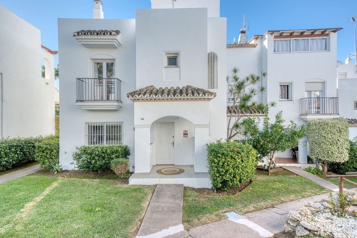3 quarto Casa em Banda para venda em Estepona com piscina garagem - 499 950 € (Ref: 9412745)