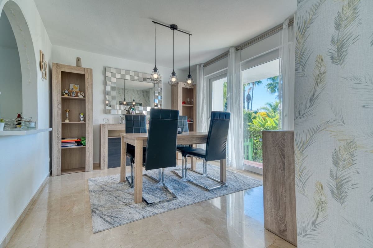 3 quarto Casa em Banda para venda em Estepona com piscina garagem - 499 950 € (Ref: 9412745)