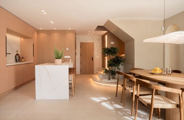 4 sypialnia Dom na sprzedaż w Puerto Banus, Marbella z basenem garażem - 1 450 000 € (Ref: 9412747)