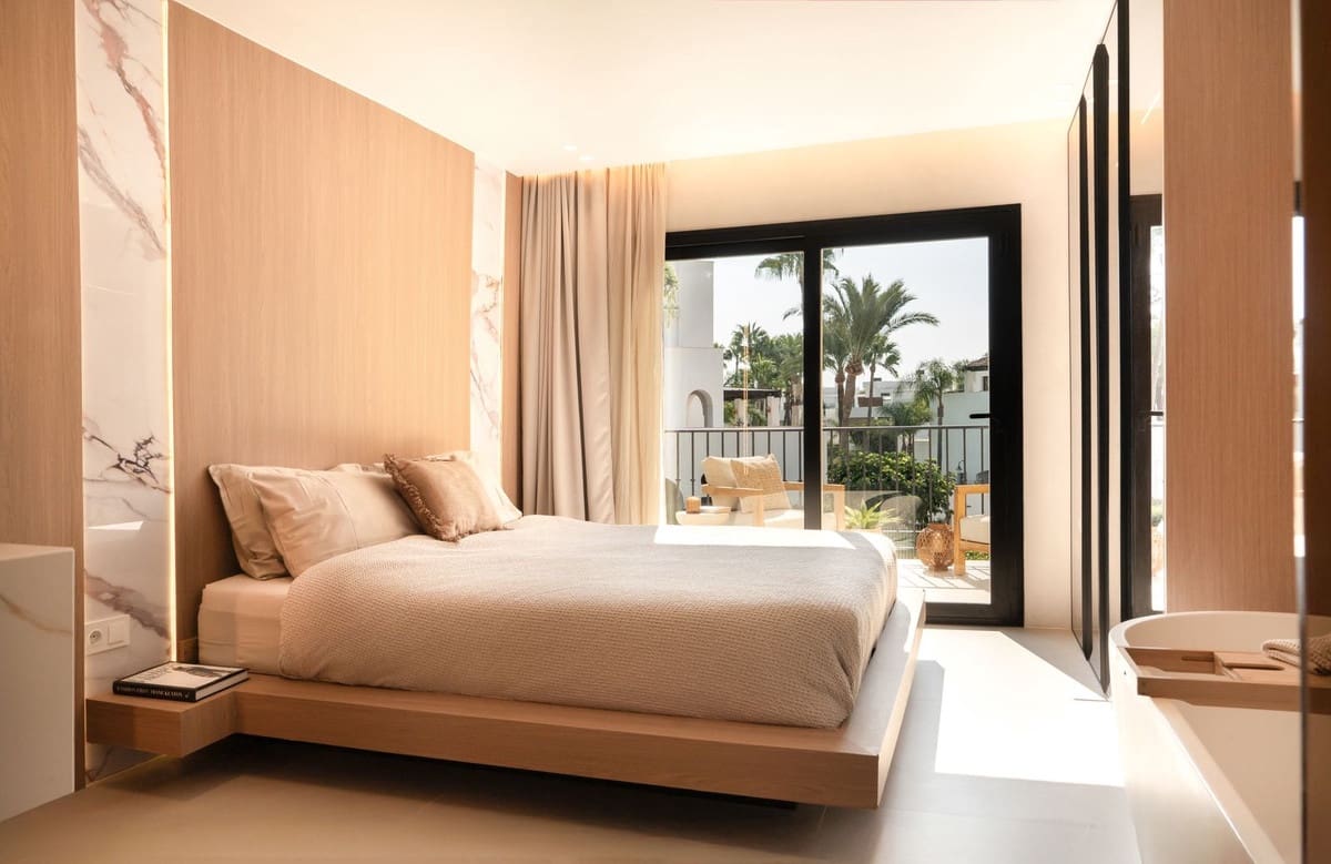 4 quarto Casa em Banda para venda em Puerto Banus com piscina garagem - 1 450 000 € (Ref: 9412747)