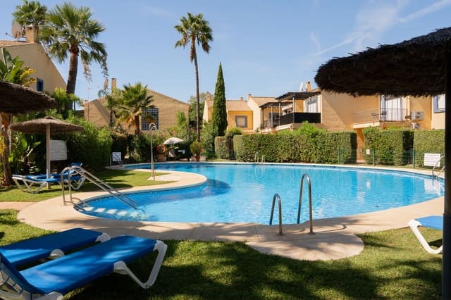 4 sypialnia Dom na sprzedaż w Puerto Banus, Marbella z basenem garażem - 1 450 000 € (Ref: 9412747)