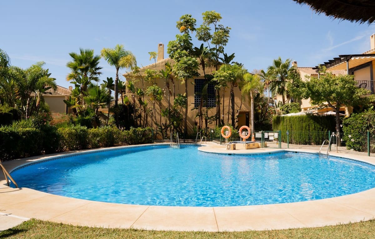 4 bedroom Townhouse for sale in Puerto Banus with pool garage - € 1,450,000 (Ref: 9412747)