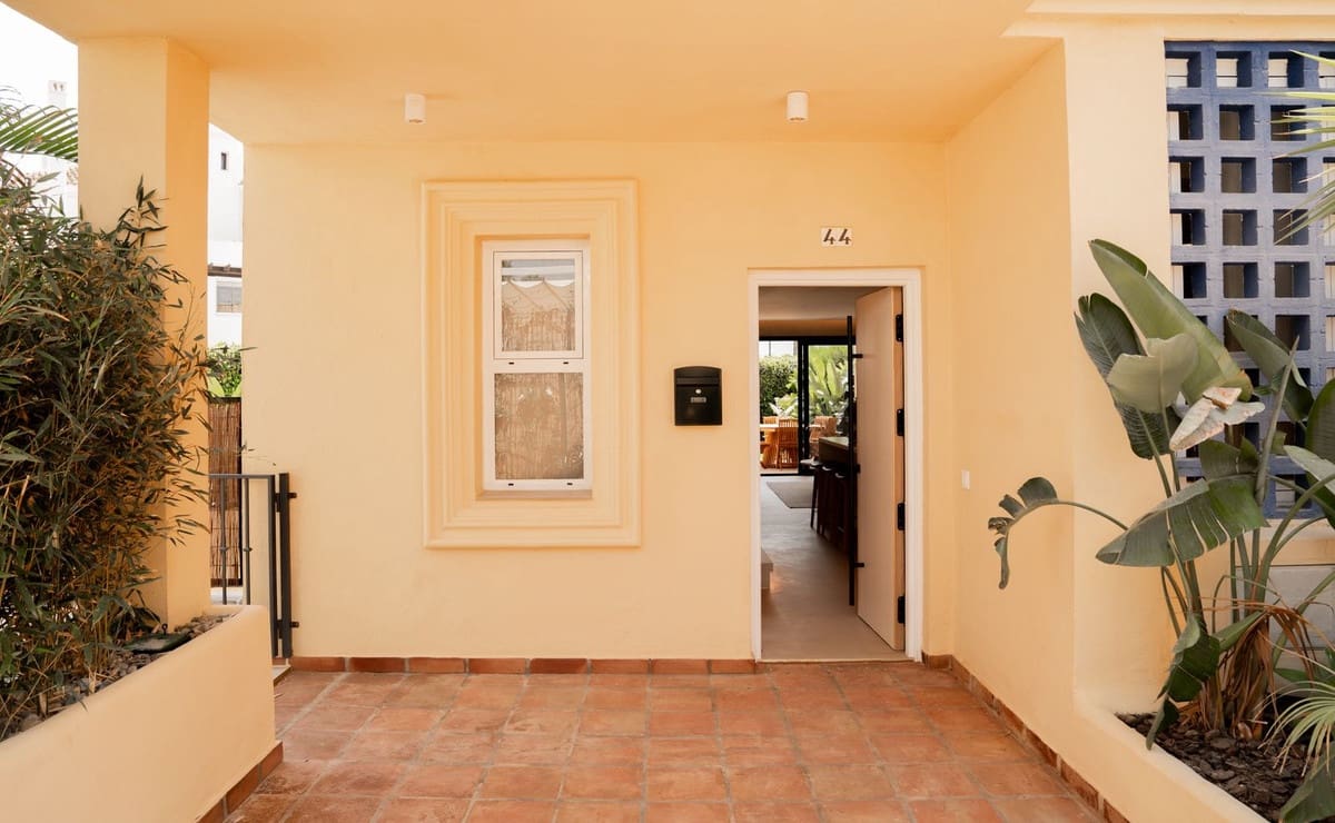 4 bedroom Townhouse for sale in Puerto Banus with pool garage - € 1,450,000 (Ref: 9412747)