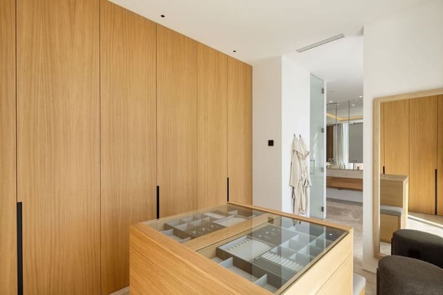 6 sypialnia Willa na sprzedaż w Marbella z basenem garażem - 10 950 000 € (Ref: 9412748)