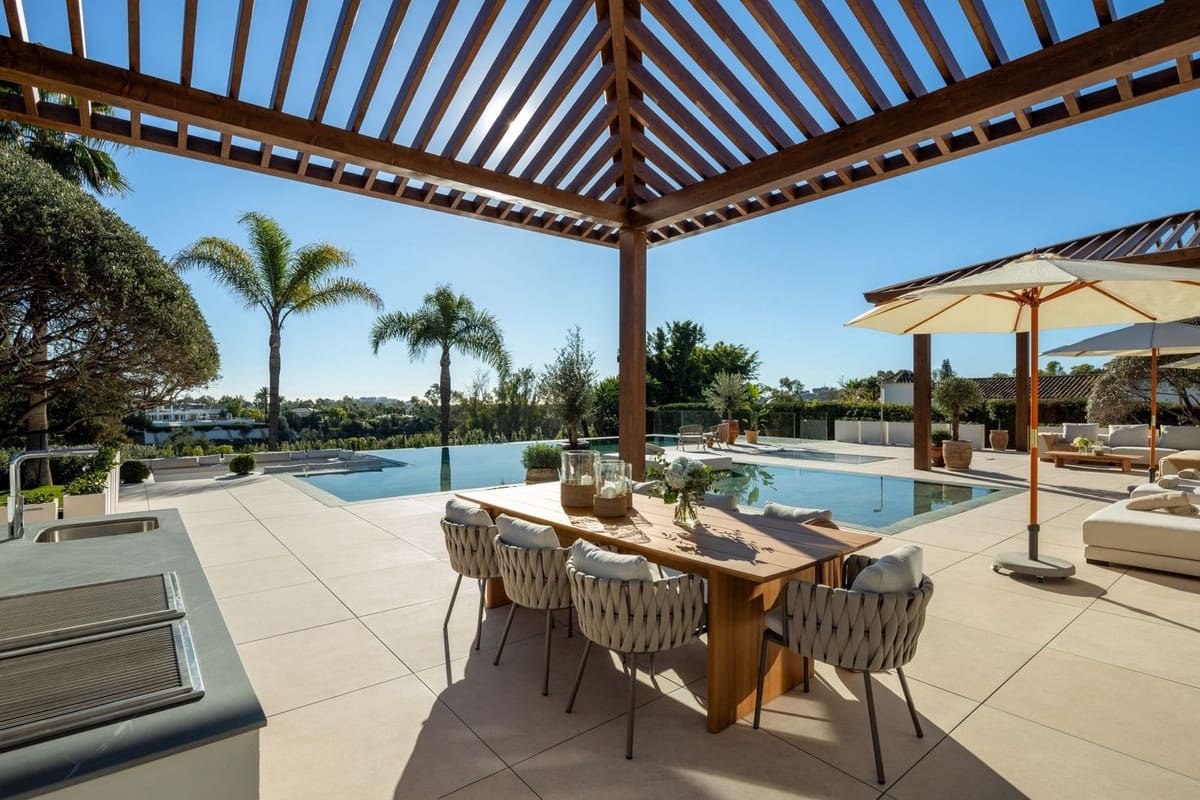 6 sypialnia Willa na sprzedaż w Marbella z basenem garażem - 10 950 000 € (Ref: 9412748)