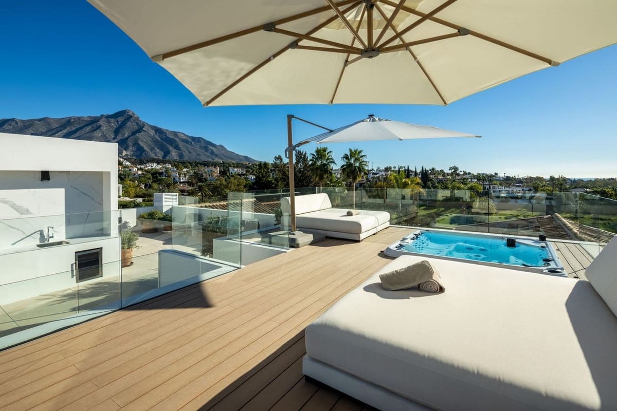 6 sypialnia Willa na sprzedaż w Marbella z basenem garażem - 10 950 000 € (Ref: 9412748)