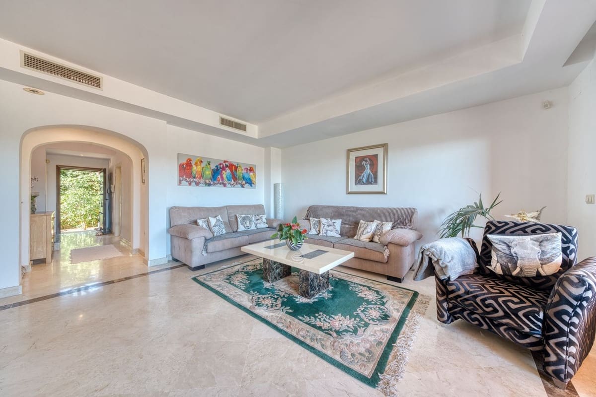 Casa de 3 habitaciones en Estepona en venta con piscina garaje - 449.000 € (Ref: 9415062)