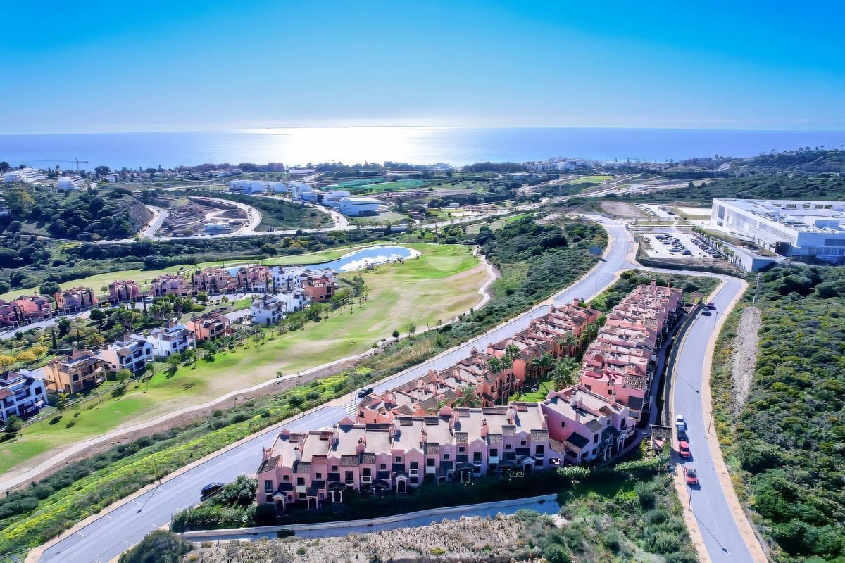 3 bedroom Townhouse for sale in Estepona with pool garage - € 449,000 (Ref: 9415062)