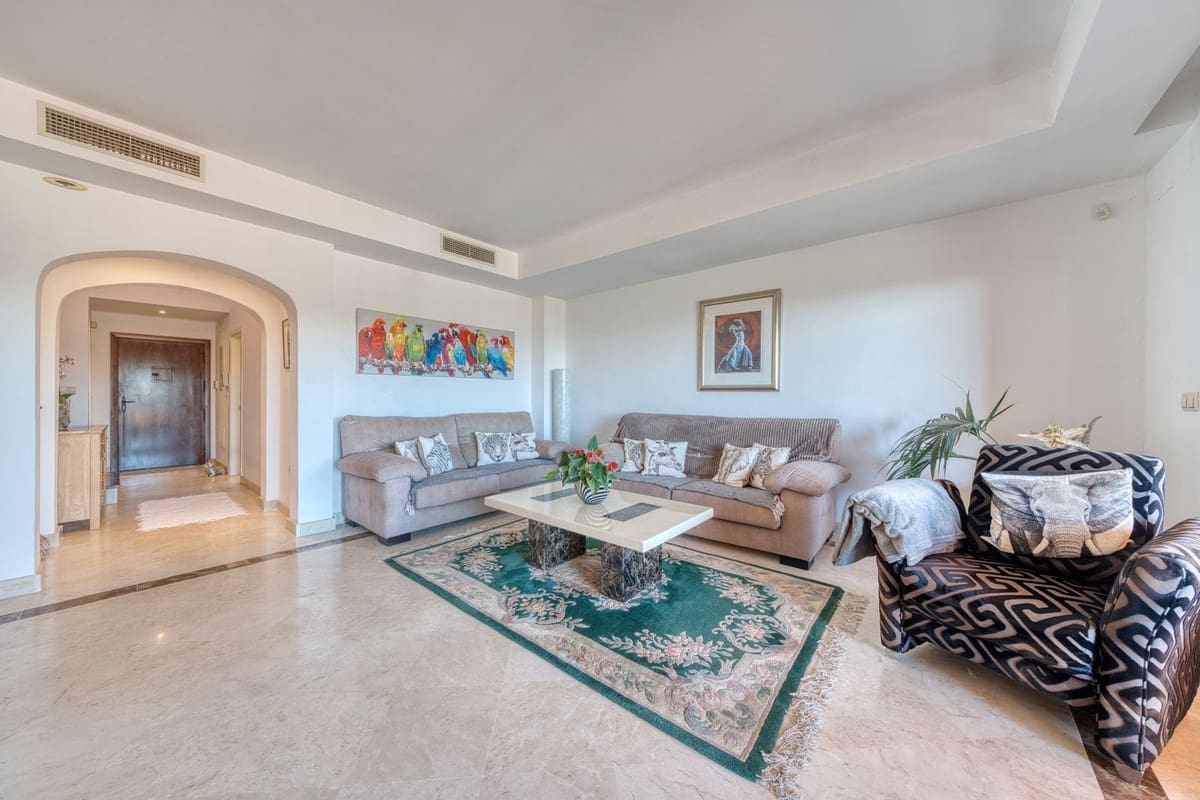 3 bedroom Townhouse for sale in Estepona with pool garage - € 449,000 (Ref: 9415062)