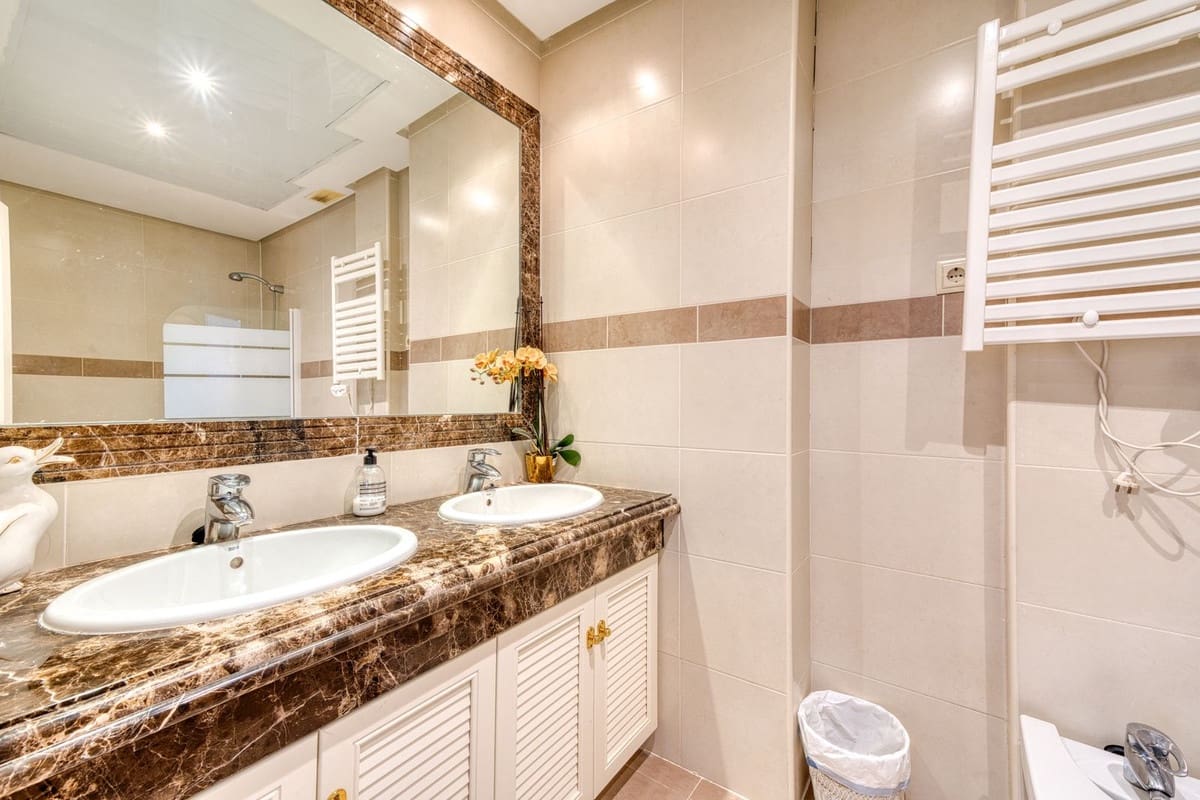 3 bedroom Townhouse for sale in Estepona with pool garage - € 449,000 (Ref: 9415062)