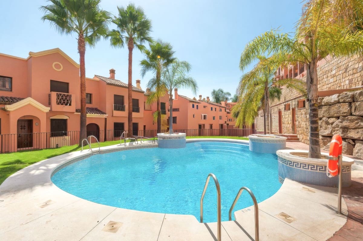 3 bedroom Townhouse for sale in Estepona with pool garage - € 449,000 (Ref: 9415062)