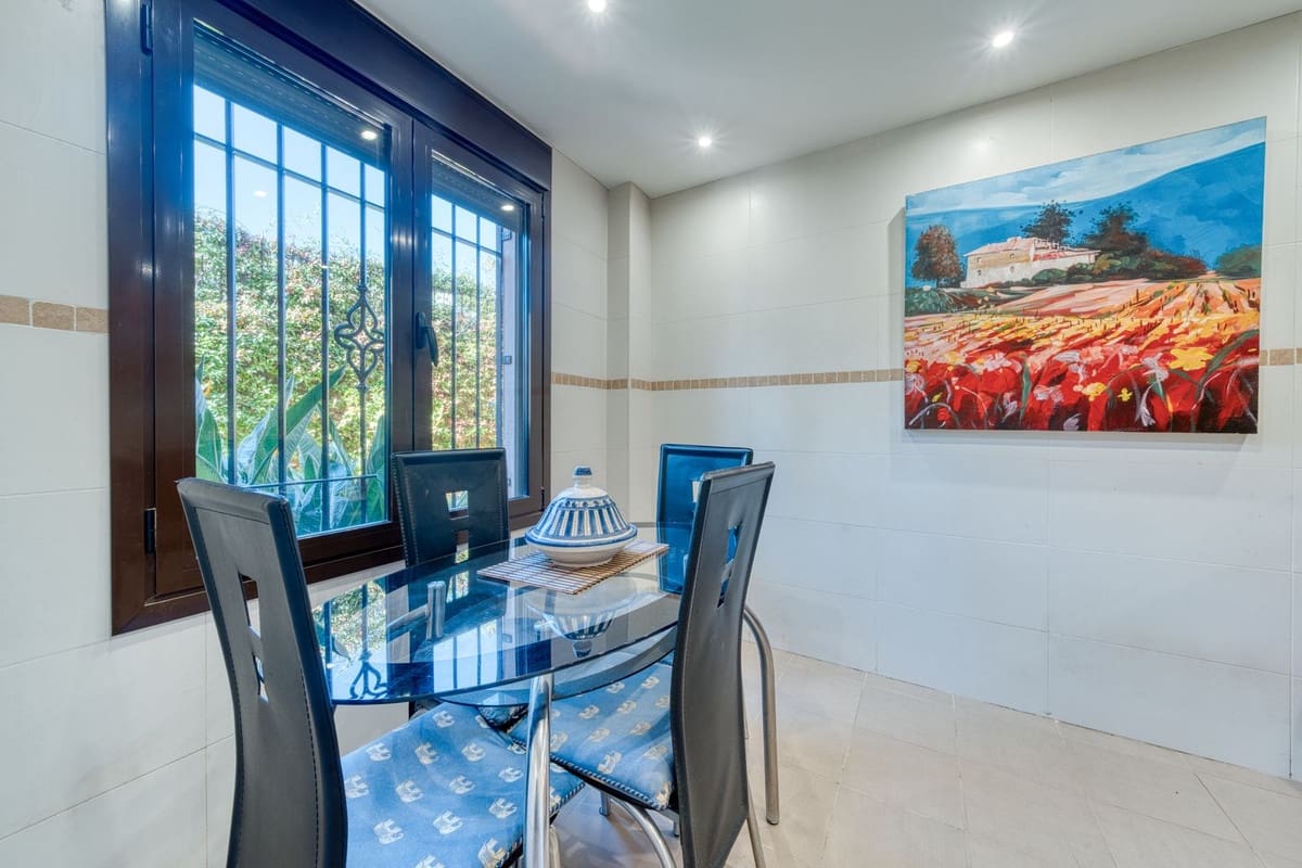 3 bedroom Townhouse for sale in Estepona with pool garage - € 449,000 (Ref: 9415062)