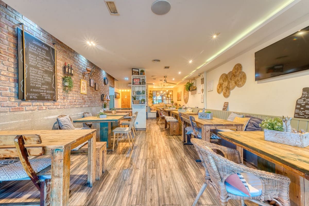 Comercial para venda em San Pedro de Alcantara - 525 000 € (Ref: 9415495)