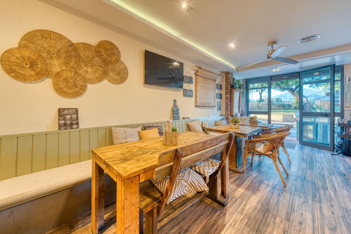 Commercial for sale in San Pedro de Alcantara - € 525,000 (Ref: 9415495)