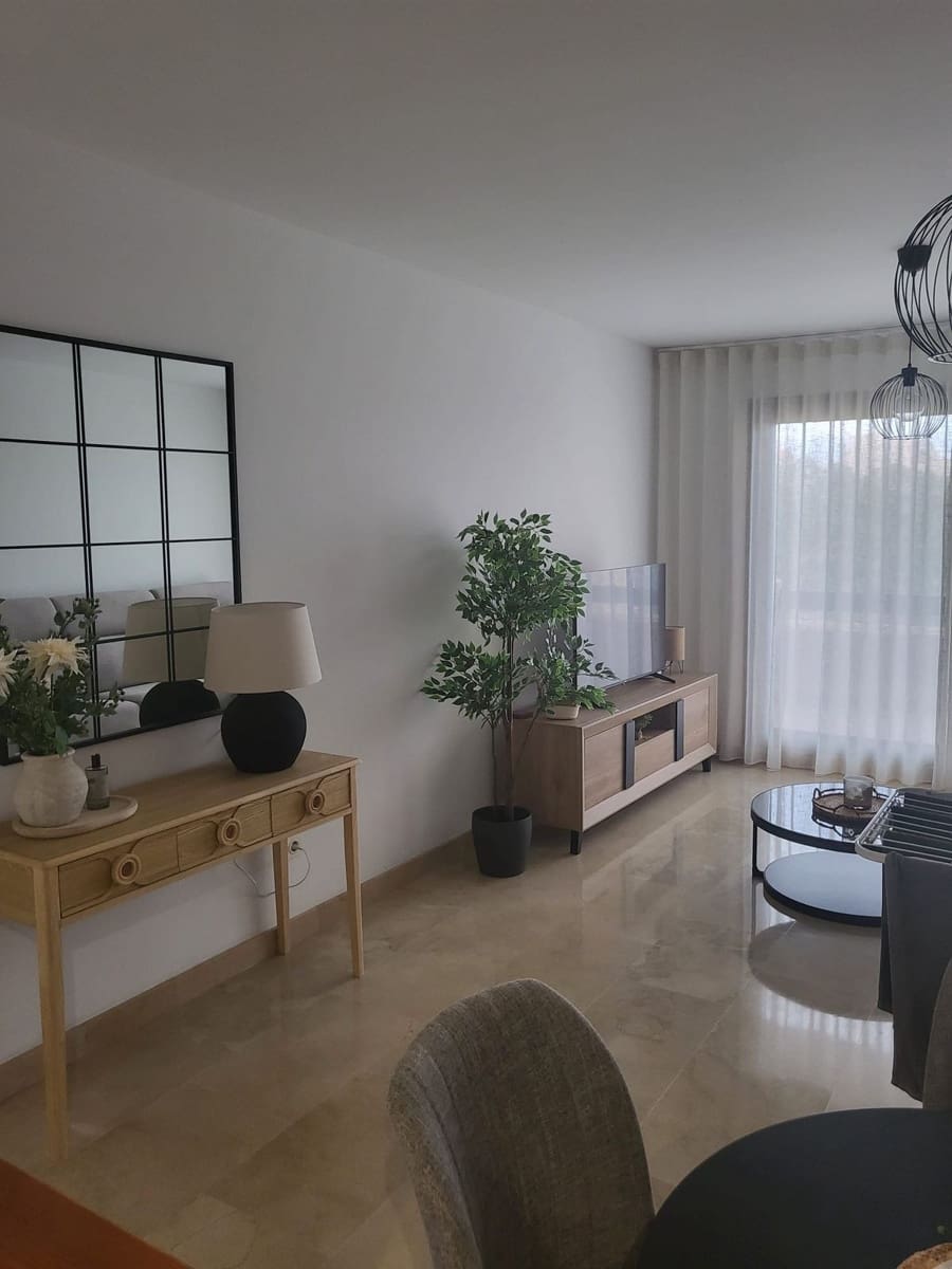 2 bedroom Apartment for holiday rental in La Duquesa / Puerto de la Duquesa with pool garage - € 1,750 (Ref: 9417617)