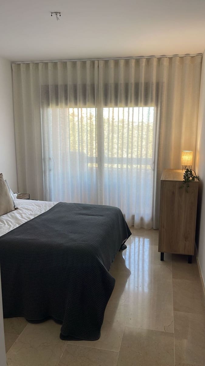 2 bedroom Apartment for holiday rental in La Duquesa / Puerto de la Duquesa with pool garage - € 1,750 (Ref: 9417617)