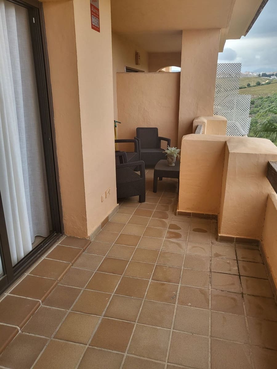 2 bedroom Apartment for holiday rental in La Duquesa / Puerto de la Duquesa with pool garage - € 1,750 (Ref: 9417617)