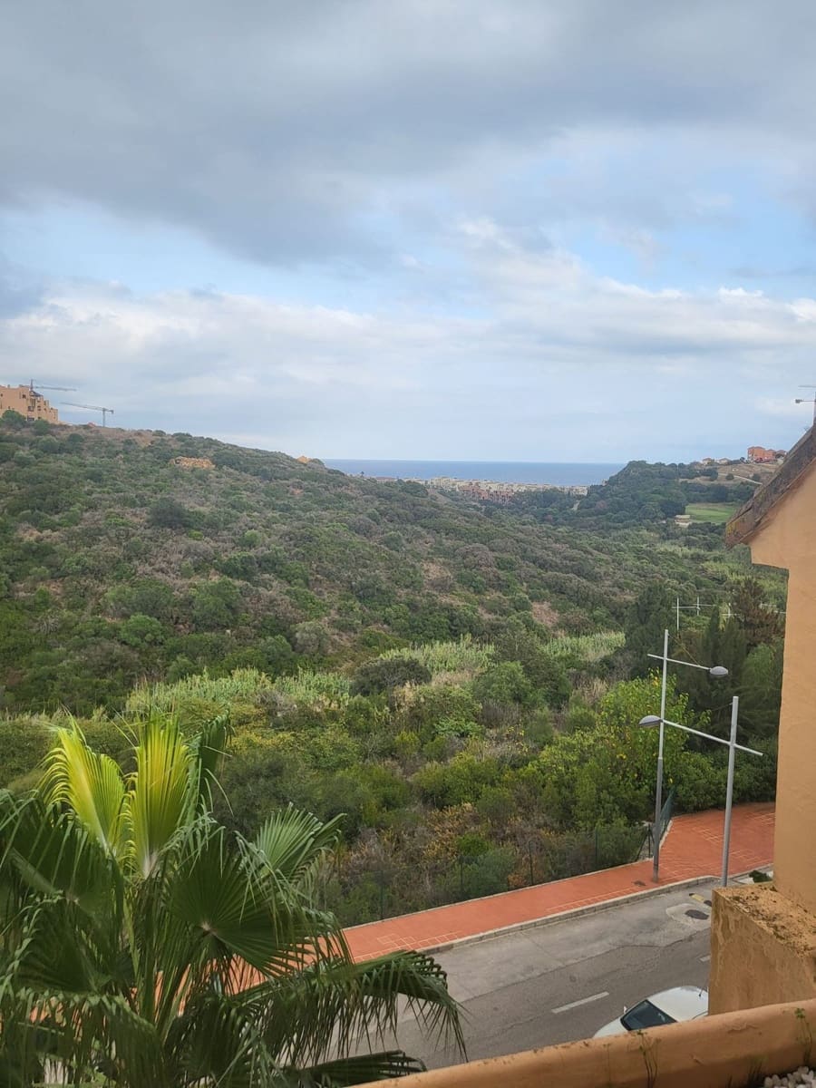 2 bedroom Apartment for holiday rental in La Duquesa / Puerto de la Duquesa with pool garage - € 1,750 (Ref: 9417617)