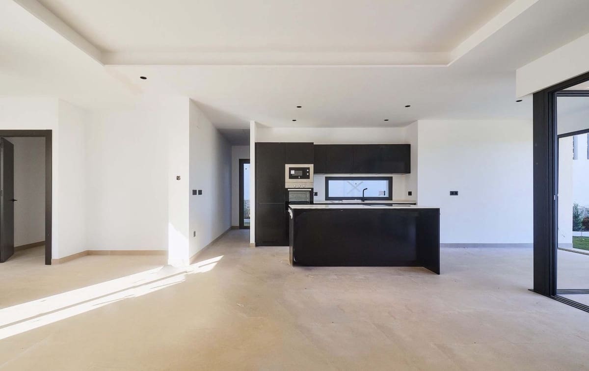 4 bedroom Villa for sale in La Cala de Mijas with pool garage - € 1,390,000 (Ref: 9426254)