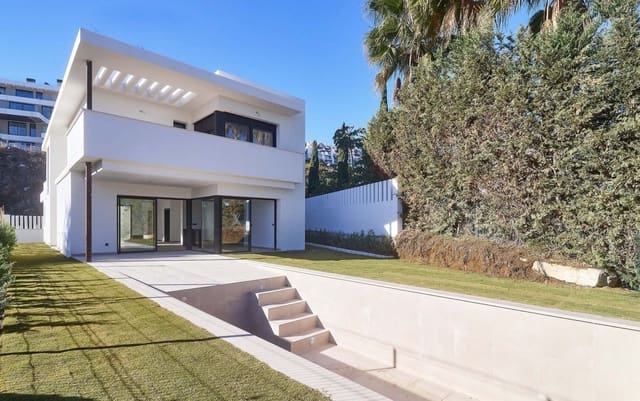 Chalet de 4 habitaciones en La Cala de Mijas, Mijas en venta con piscina garaje - 1.390.000 € (Ref: 9426254)