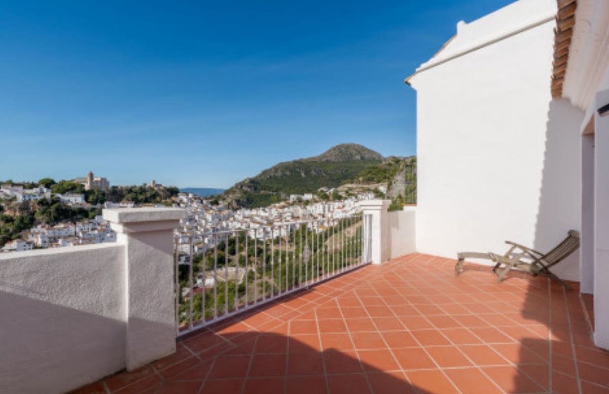 3 bedroom Townhouse for sale in Bahia de Casares with pool garage - € 410,000 (Ref: 9426431)